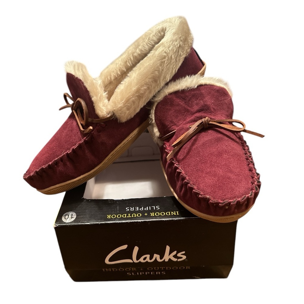 Clarks Indoor Outdoor Suede Slippers NWT Cozy Faux Fur Lined Moccasin Shoes 10